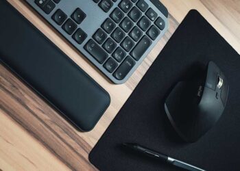 Logitech MX Master 3 vs Mx Anywhere 3 : Which one should you buy?